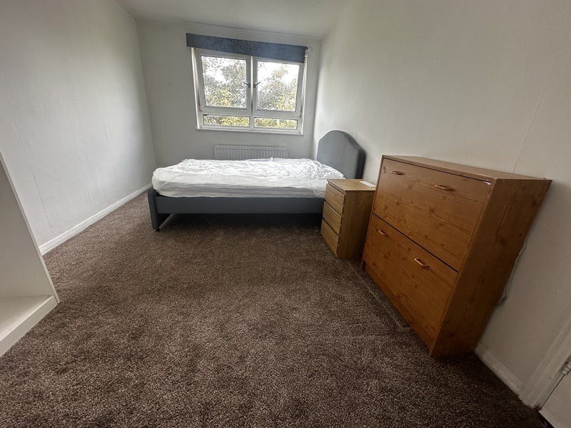 Room Jack Cornwell Street in Greater London