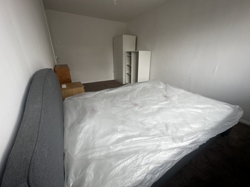 Room Jack Cornwell Street in Greater London