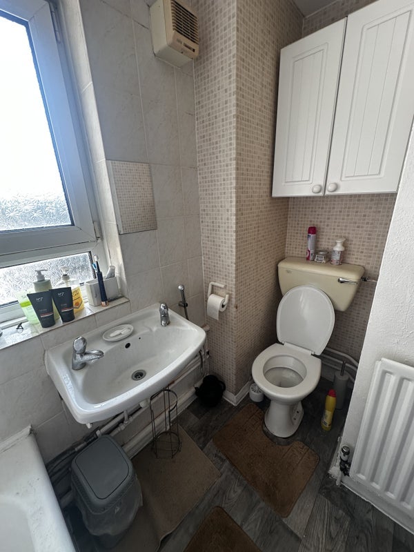 Room Jack Cornwell Street in Greater London
