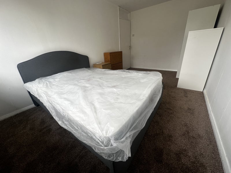 Room Jack Cornwell Street in Greater London