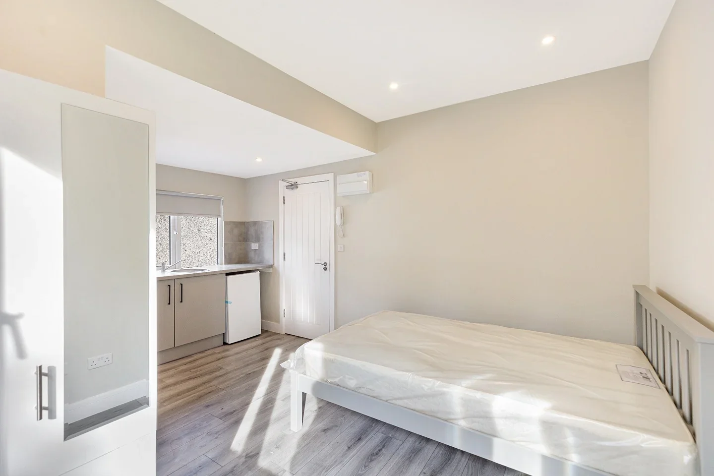Flat Wandle Bank in Greater London