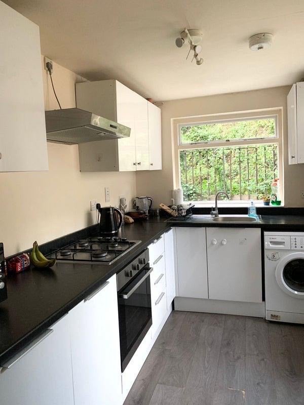 Room Gillespie Road in Greater London