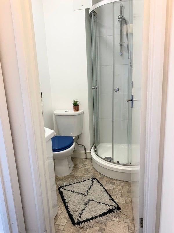 Room Gillespie Road in Greater London