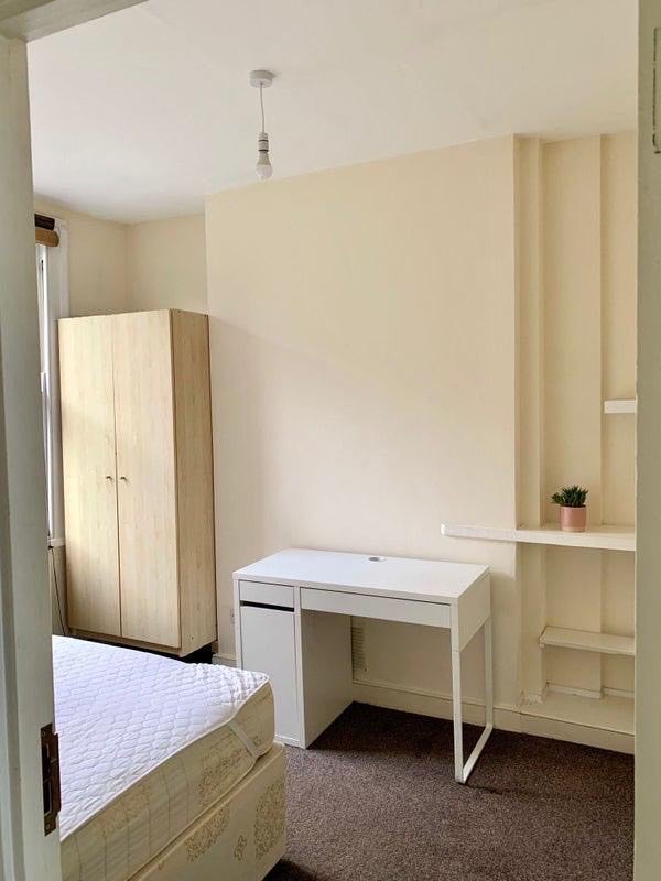 Room Gillespie Road in Greater London