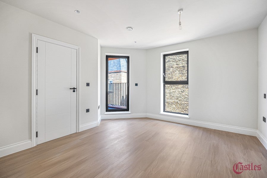 Flat Harold Road in Greater London