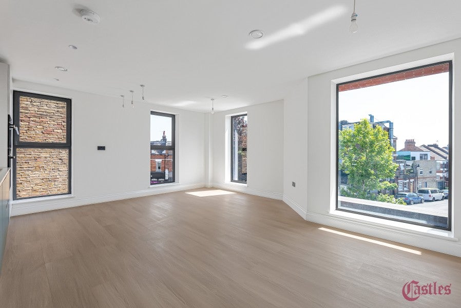 Flat Harold Road in Greater London