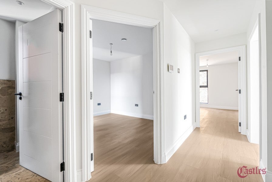 Flat Harold Road in Greater London