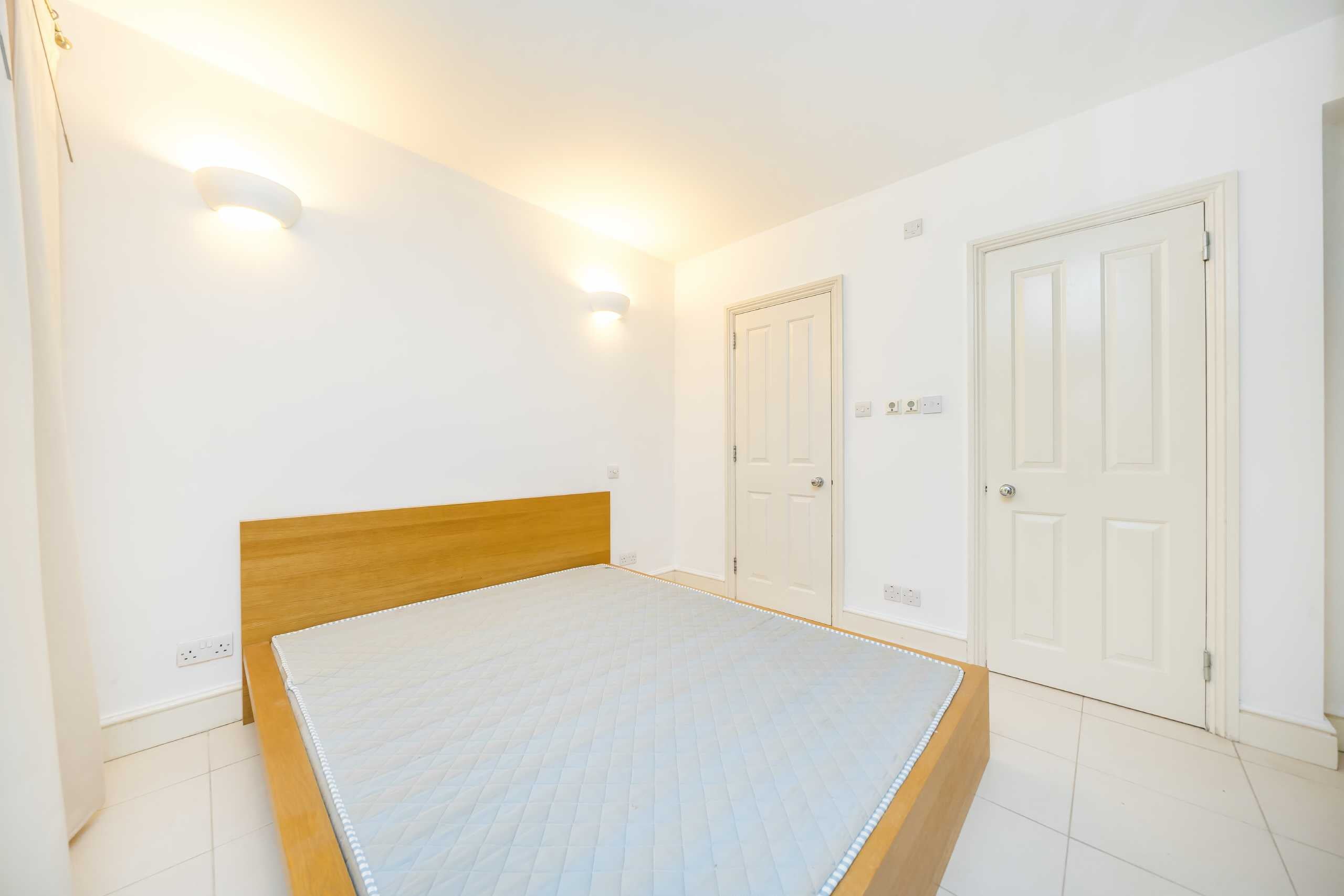 Flat Castelnau in Greater London