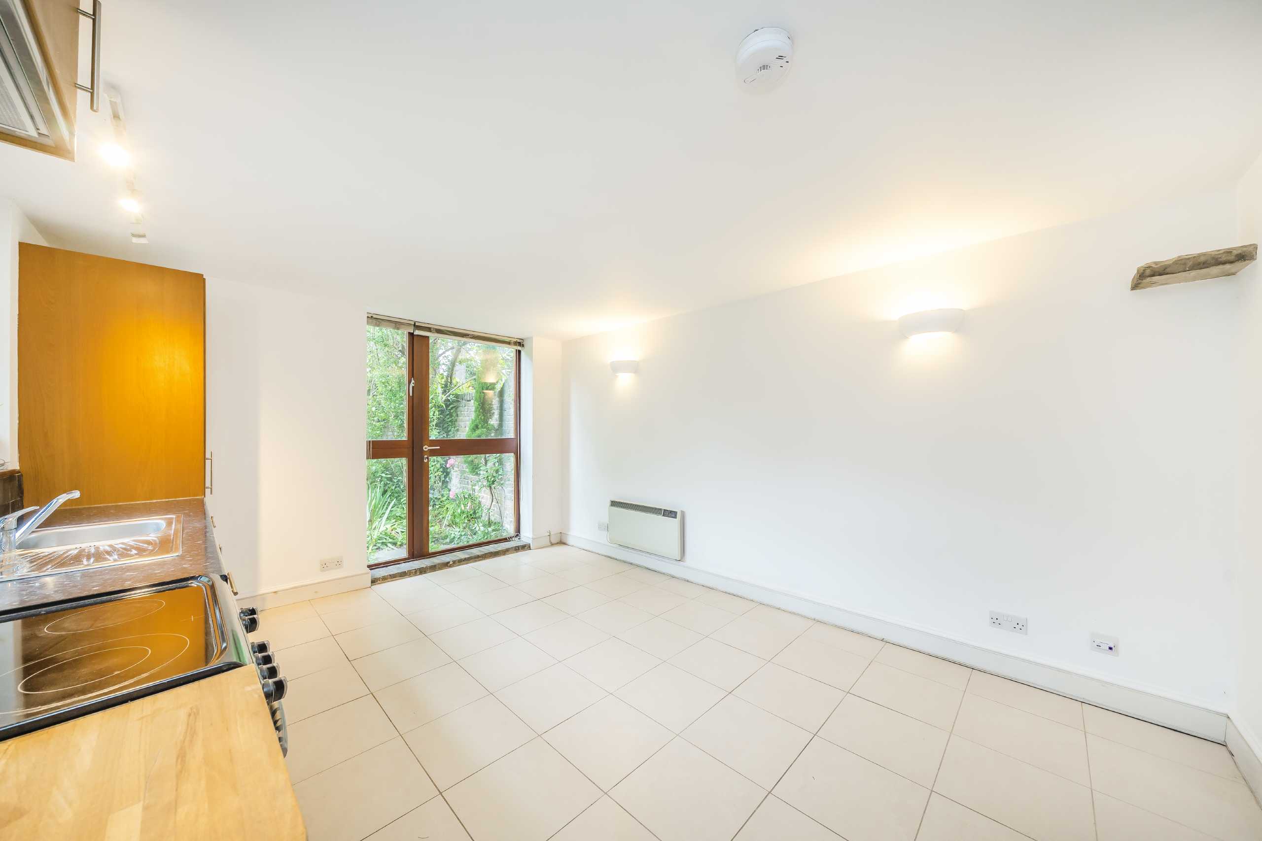 Flat Castelnau in Greater London