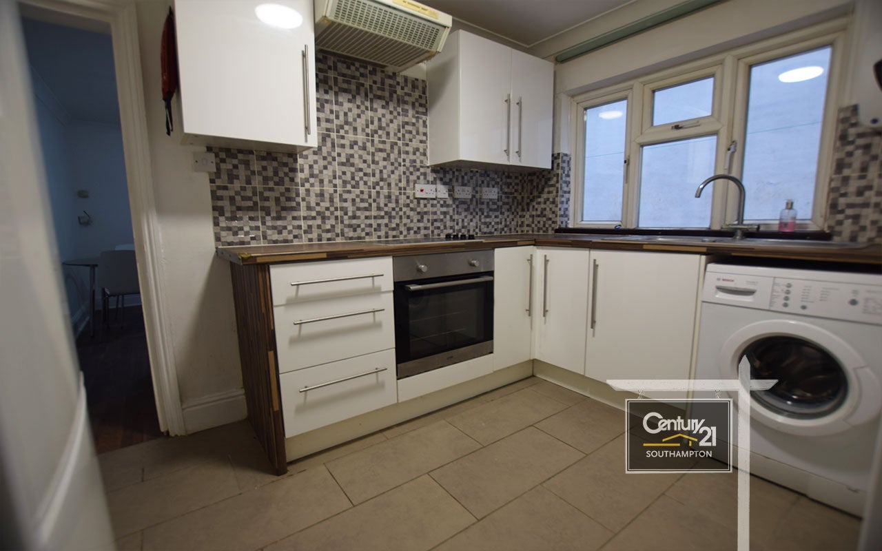 Flat Cranbury Avenue in Southampton