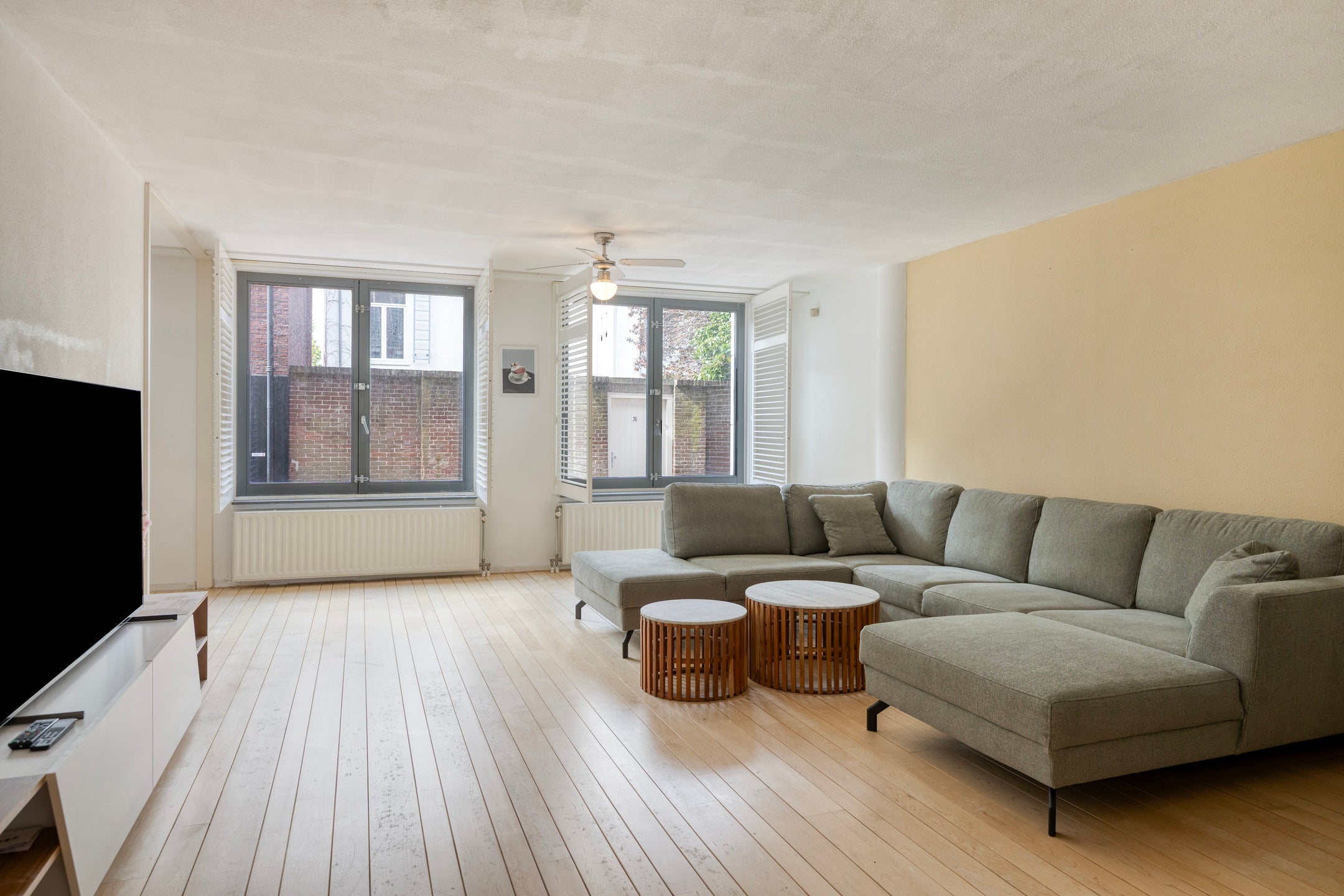 Laan van Roos en Doorn 35 E in Den Haag