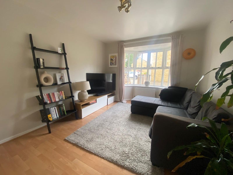 Room Grayling Road in Greater London