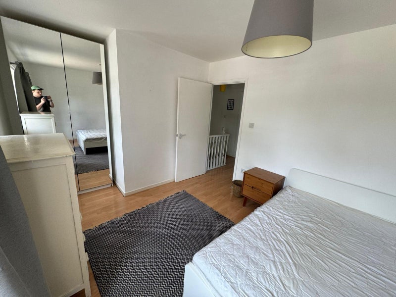Room Grayling Road in Greater London
