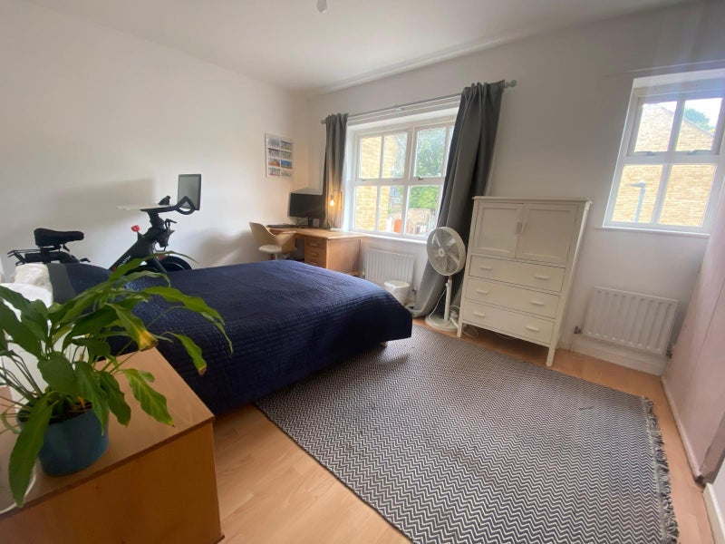 Room Grayling Road in Greater London