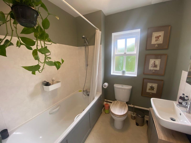 Room Grayling Road in Greater London