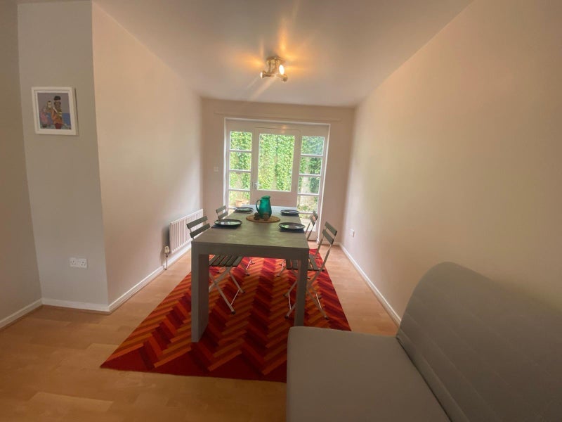 Room Grayling Road in Greater London