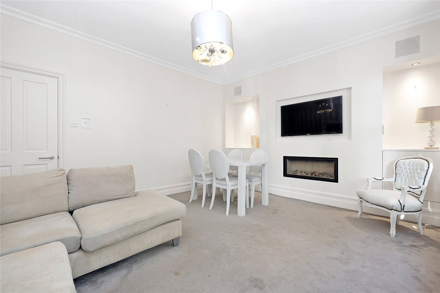 Flat Ford Square in Greater London