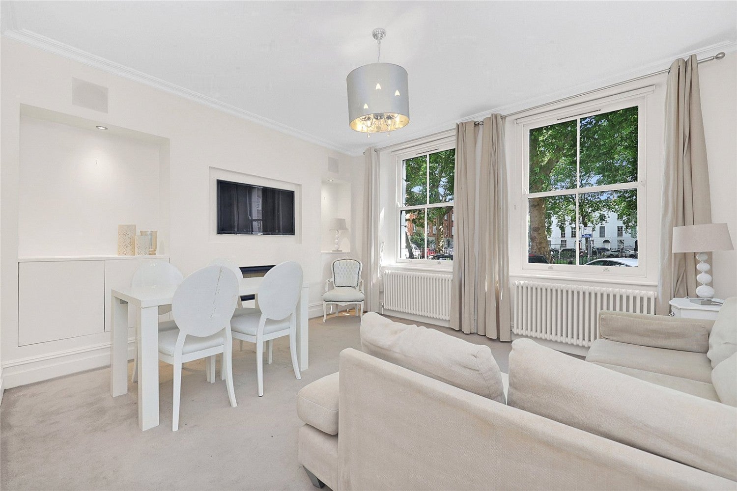 Flat Ford Square in Greater London