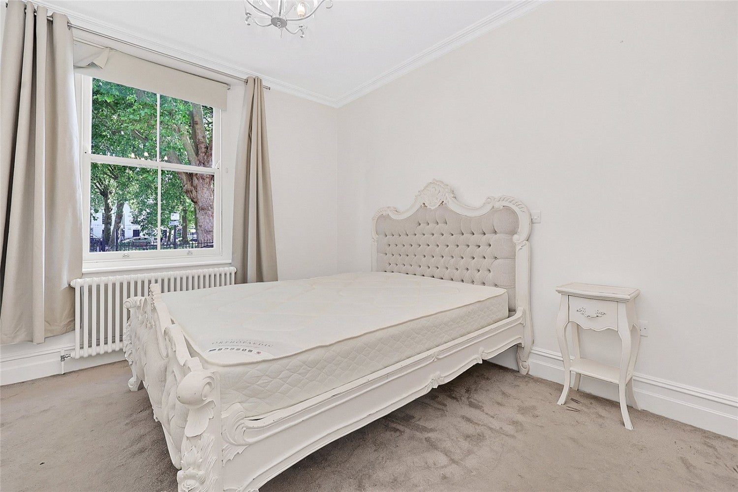 Flat Ford Square in Greater London