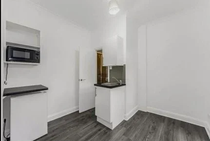 Room Chestnut Avenue North in Greater London