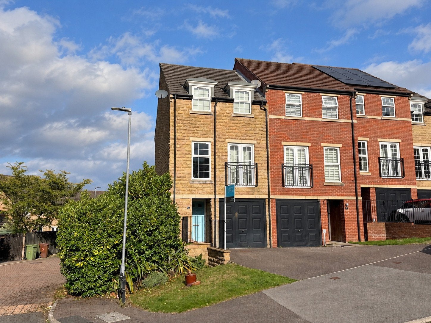 House Windhill Rise in Wakefield