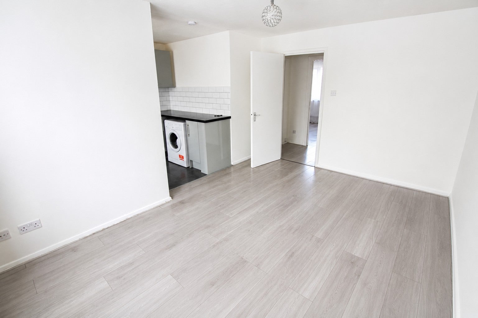 Flat Whitehead Close in Greater London