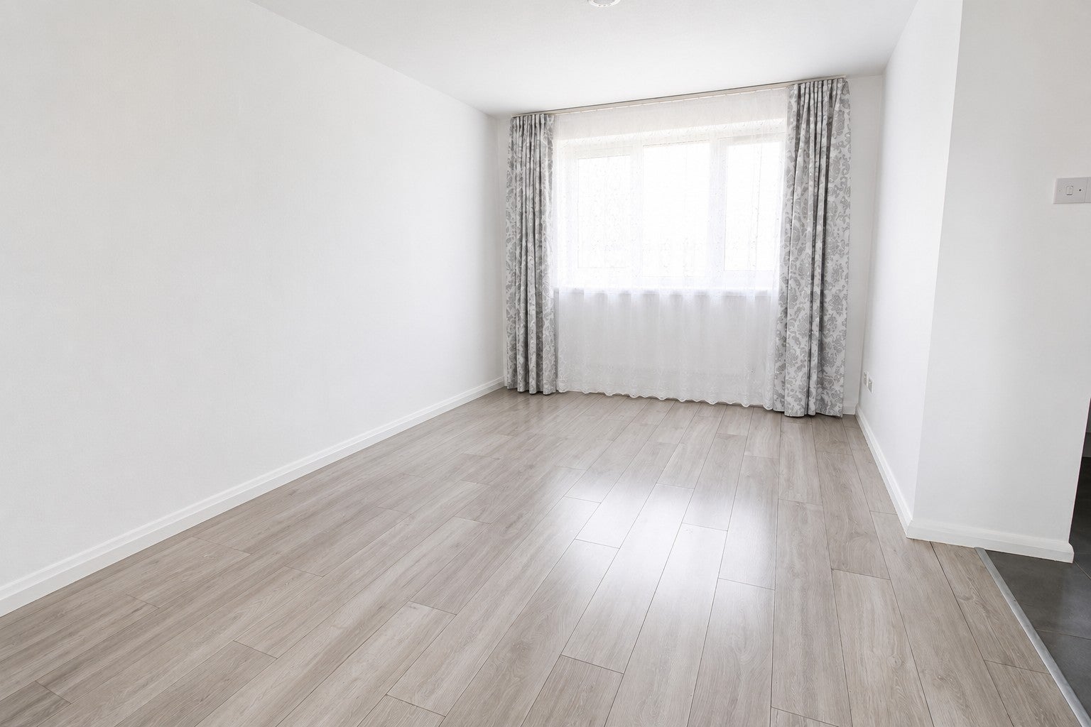 Flat Whitehead Close in Greater London