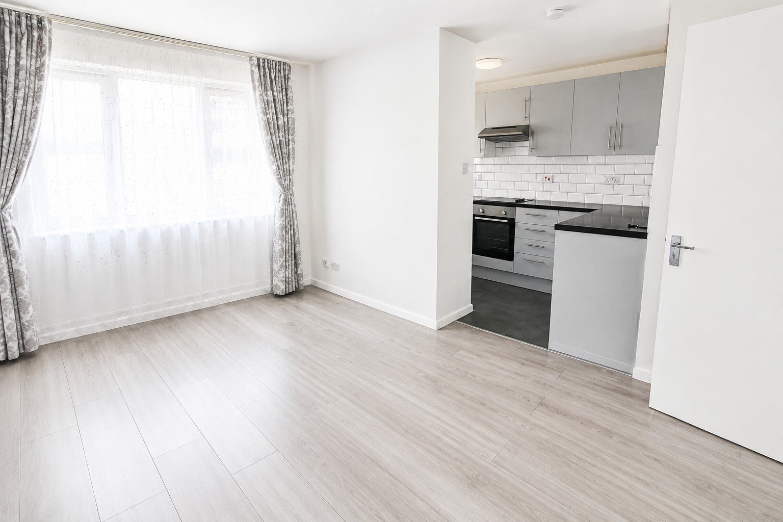 Flat Whitehead Close in Greater London