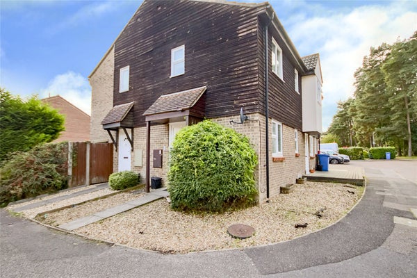 Flat Savernake Park in Winkfield