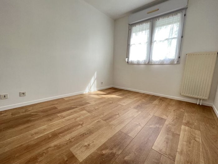 Flat Place Claudel in Montigny-le-Bretonneux