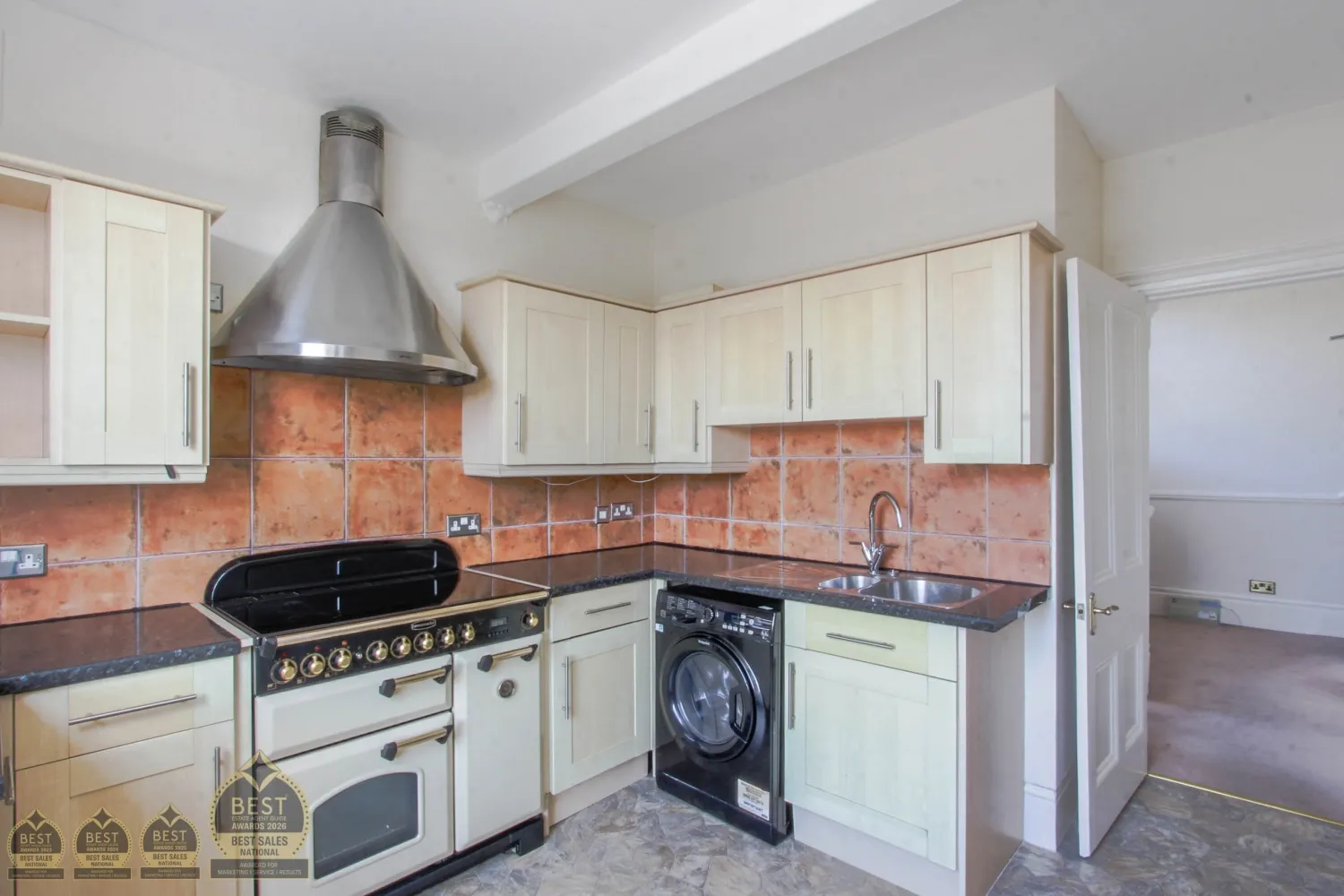 Flat Pittville Circus Road in Cheltenham
