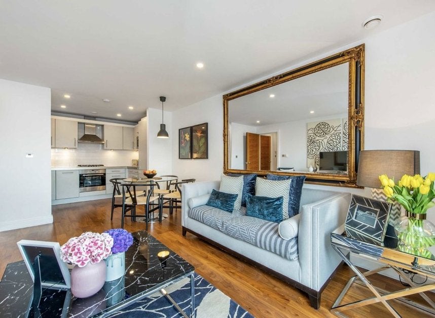 Flat Goswell Road in City of London