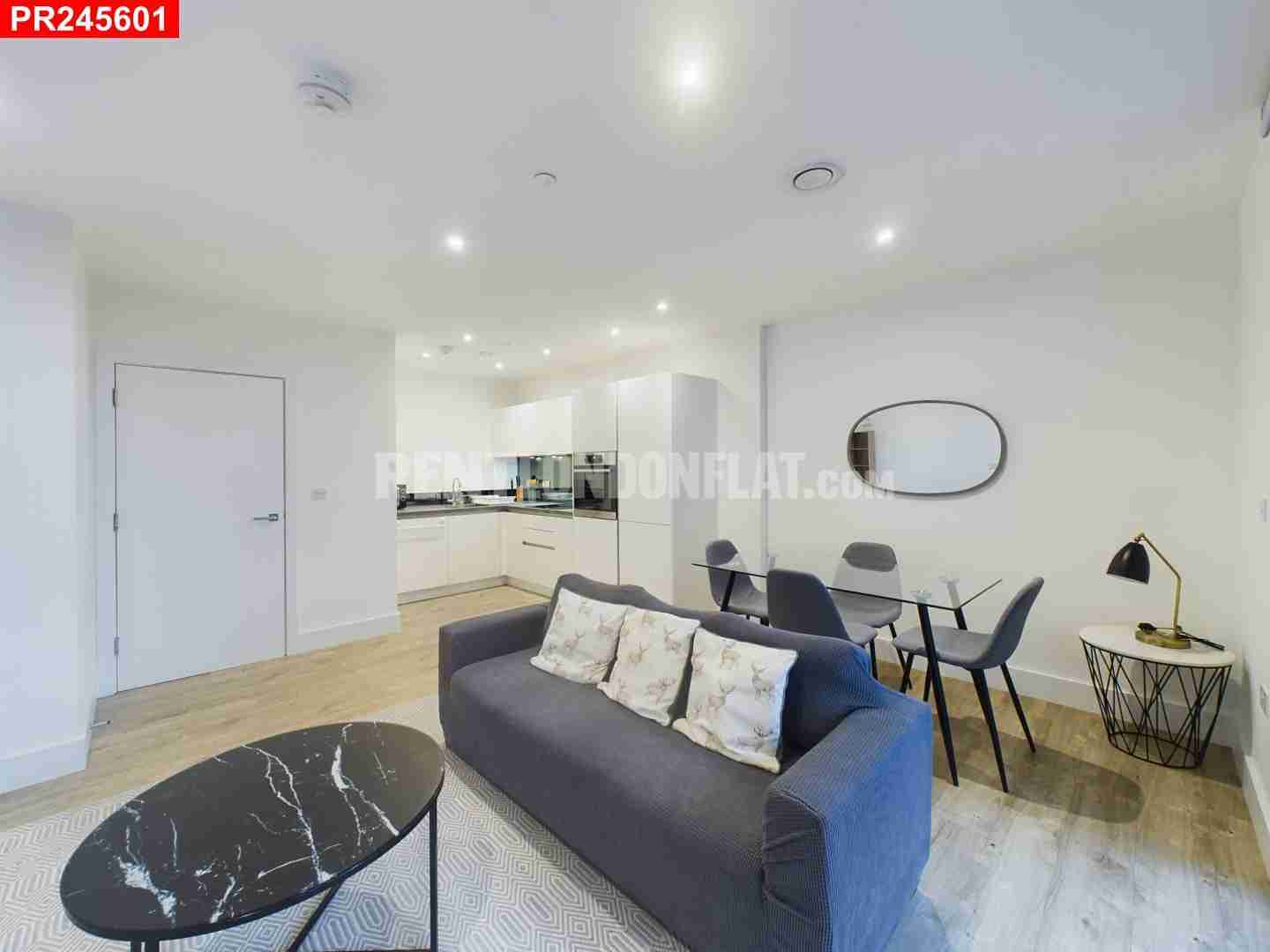 Flat Fairfield Avenue in Borough of Spelthorne