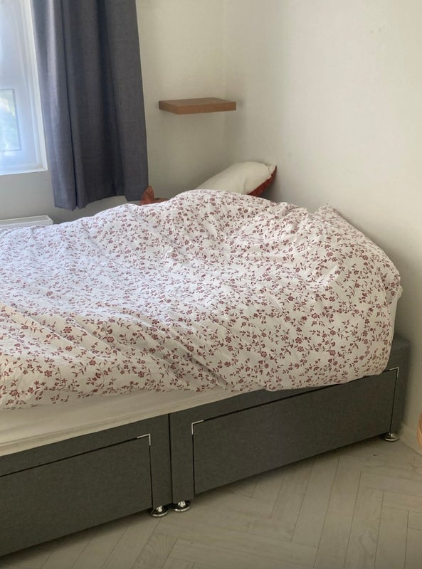 Room Sandal Street in Greater London