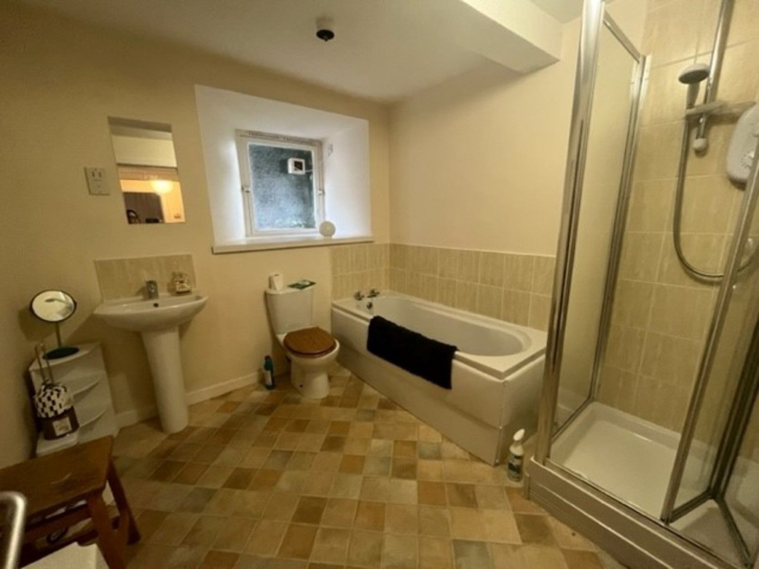 Flat Irvine Place in Stirling