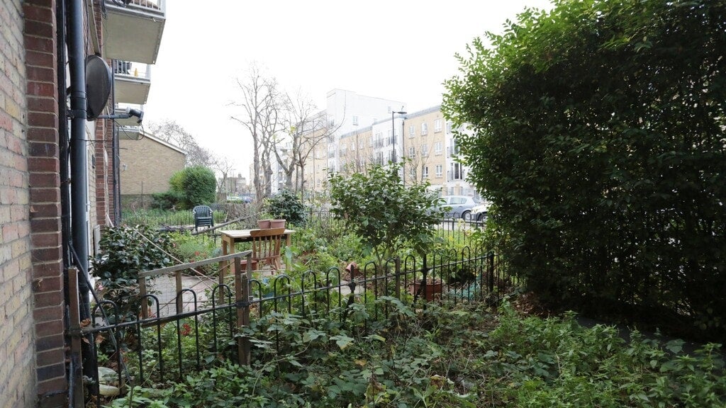 Room Windmill Lane in Greater London