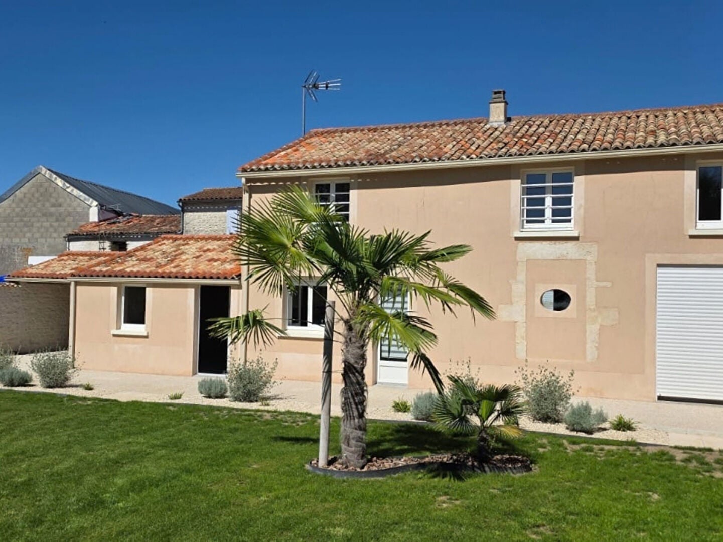 House D 262e3 in Courçon
