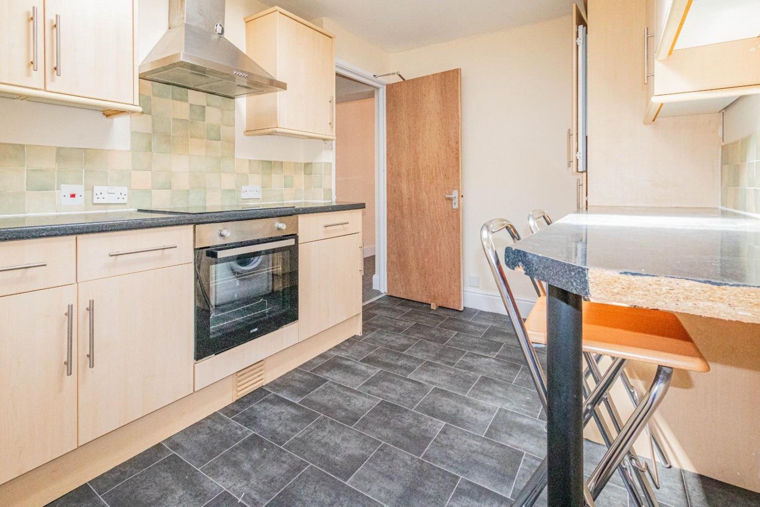 Flat Gloucester Road in Bristol