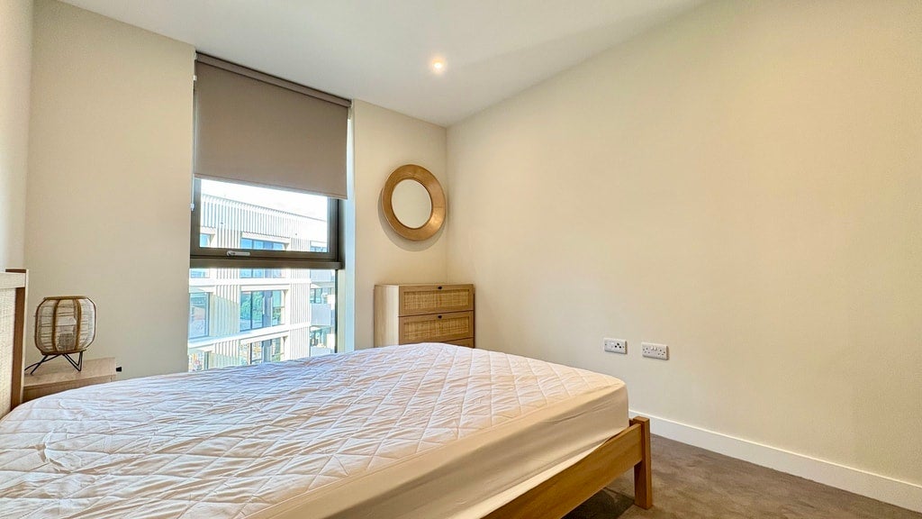 Flat Bodley Way in Greater London