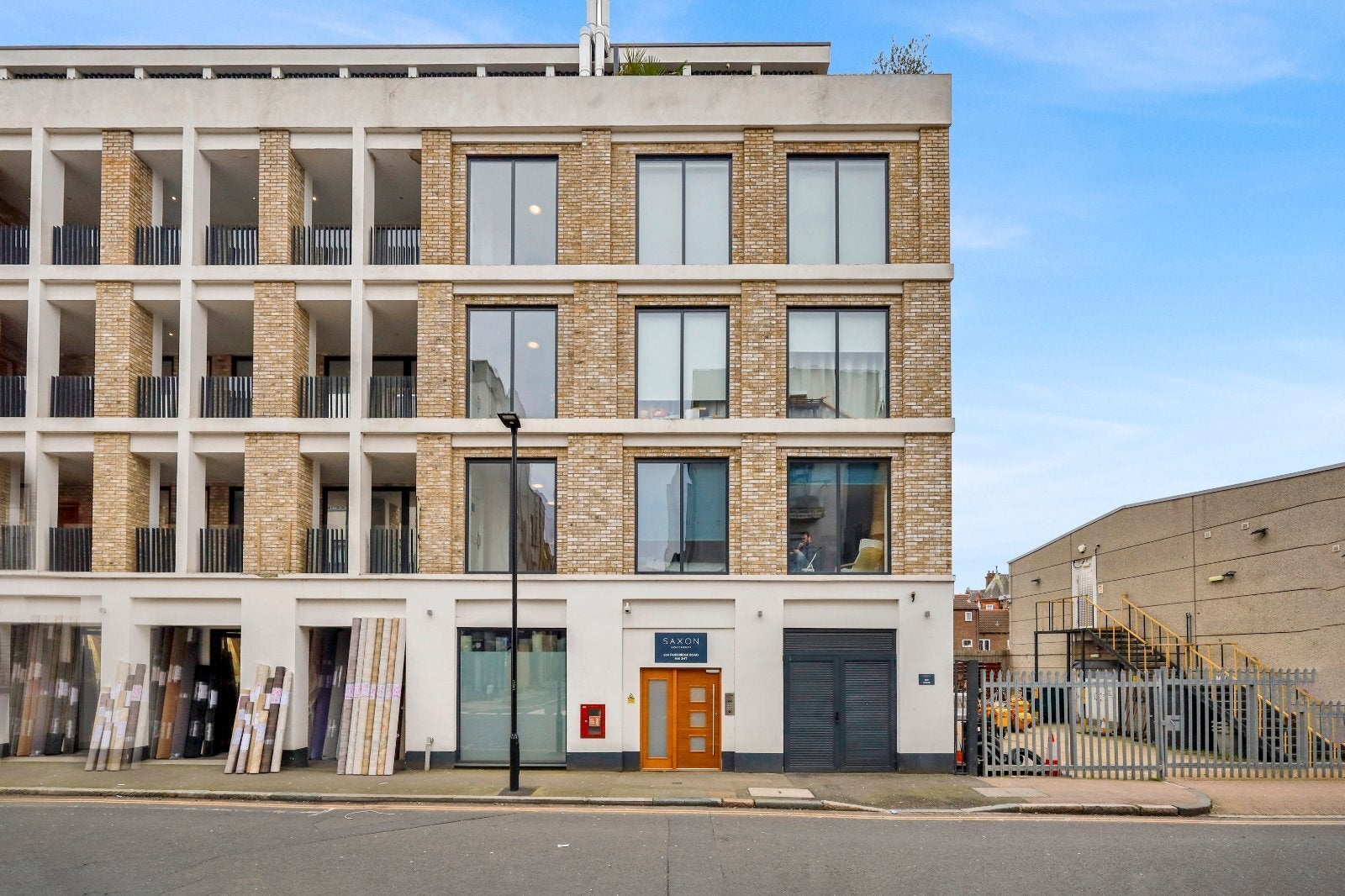 Flat Fairbridge Road in Greater London