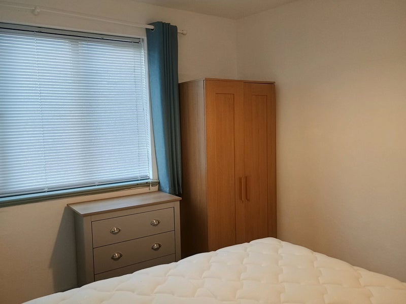 Room Francis Road in Salford