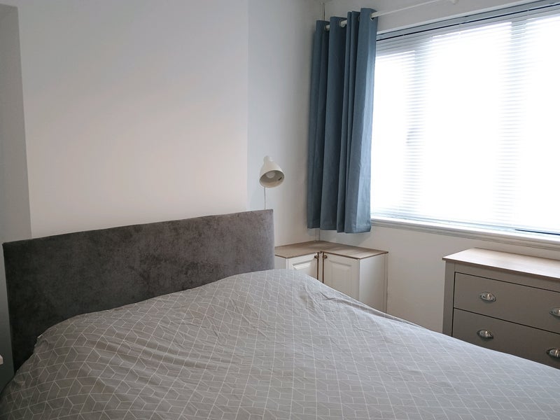 Room Francis Road in Salford