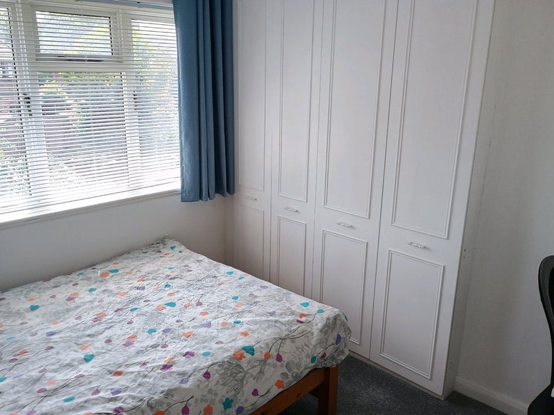 Room Francis Road in Salford
