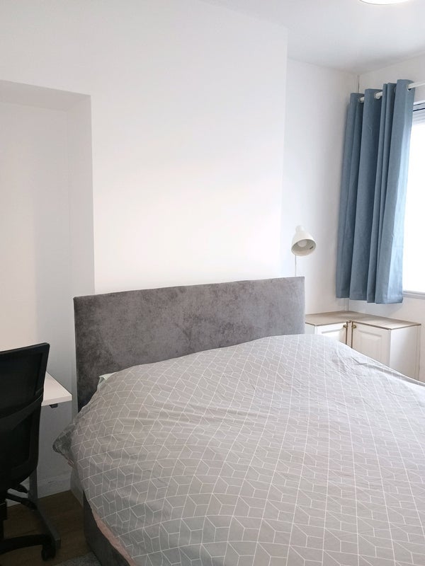 Room Francis Road in Salford