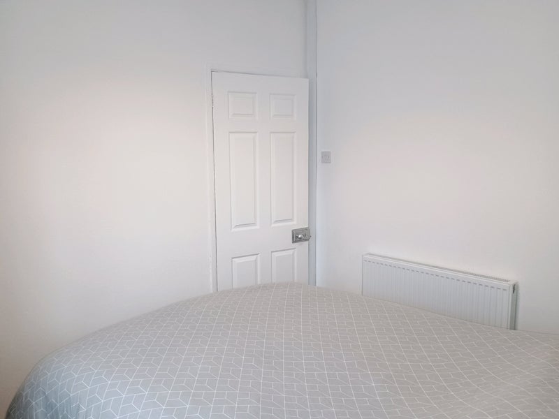 Room Francis Road in Salford