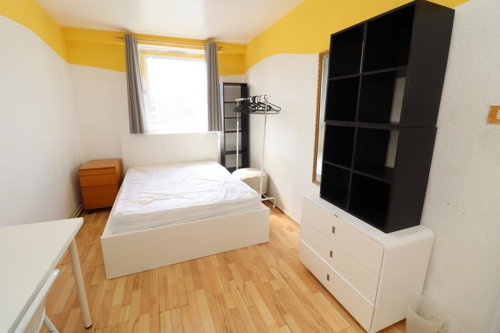 Room Globe Road in Greater London