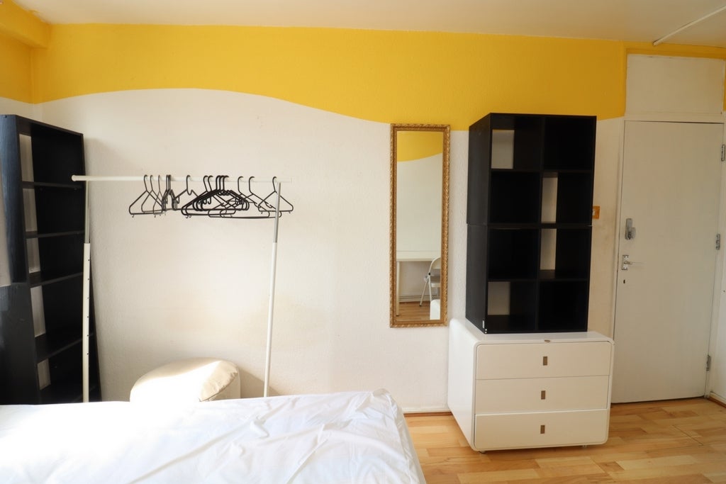 Room Globe Road in Greater London