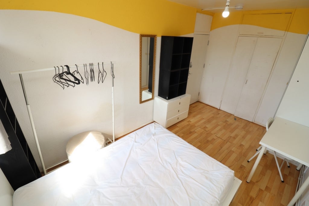 Room Globe Road in Greater London