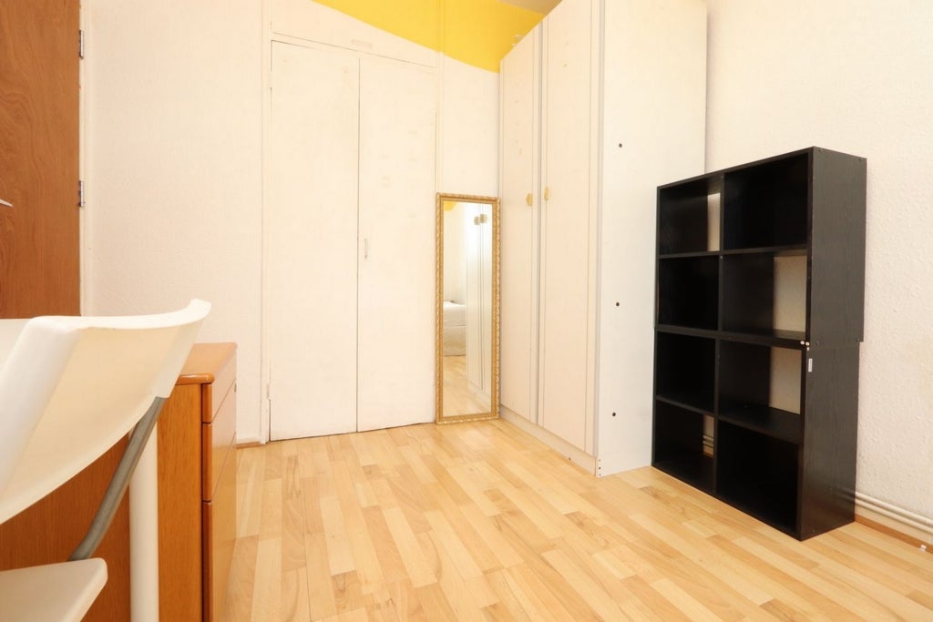 Room Globe Road in Greater London