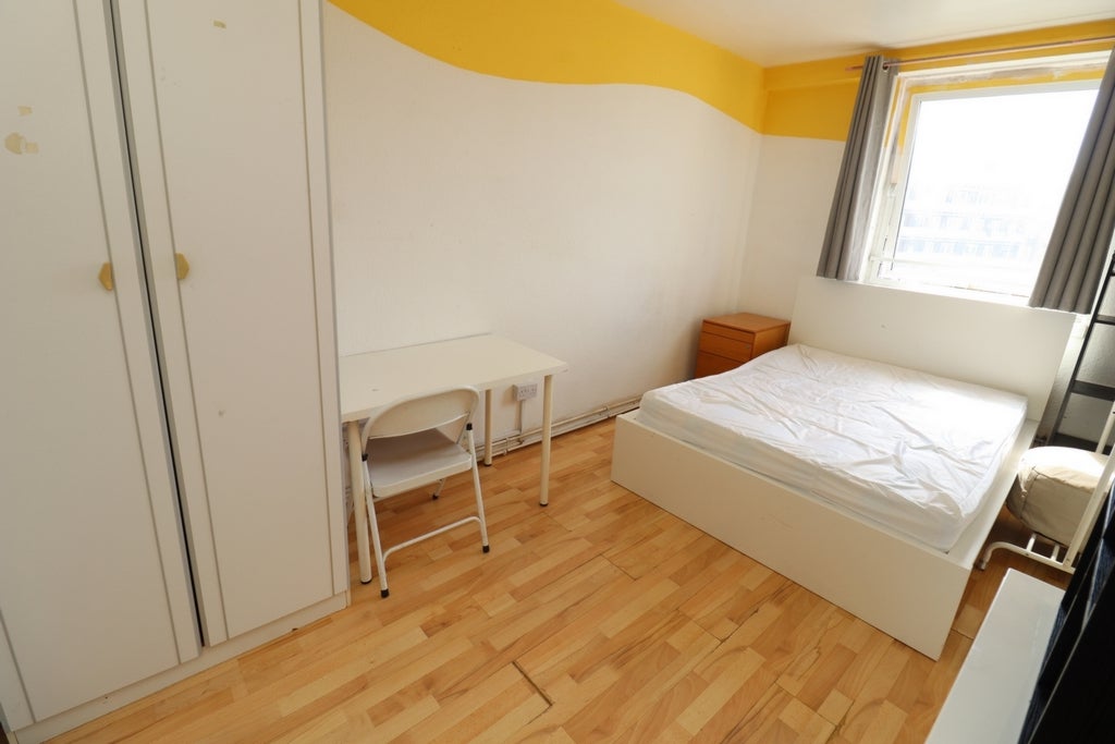Room Globe Road in Greater London